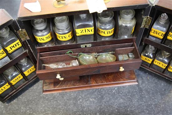 A Georgian mahogany apothecary box, 11.75in.